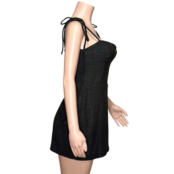 NEW AMANDA UPRICHARD Taylor Skort Romper, Black, Medium - Picture 9 of 12